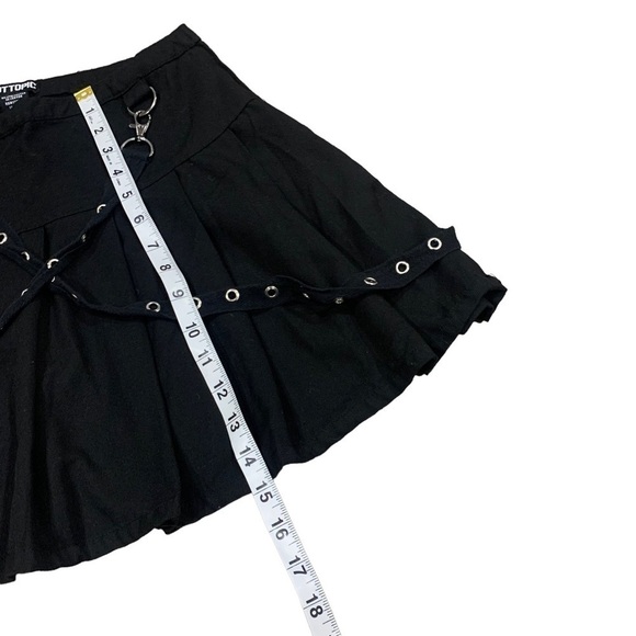 Hot Topic pleated suspender skirt black grommet size small - Picture 8 of 8
